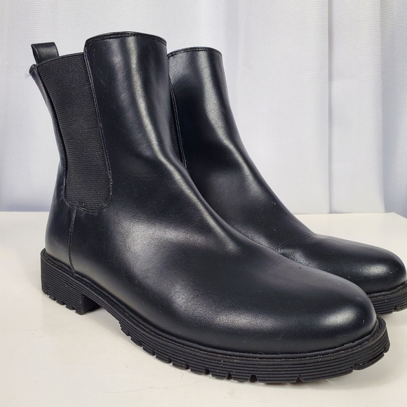 LOFT Shoes - Loft Faux Leather Chelsea Boot Women's Size 8 Faux Fur Lined Black Pull On